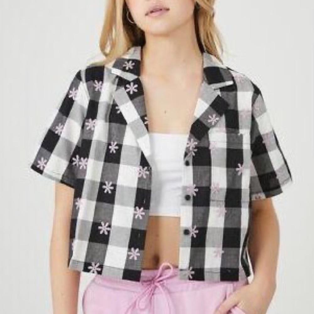 Forever 21 Black and White Plaid Button Up Crop Top with Pink Flowers Size Small